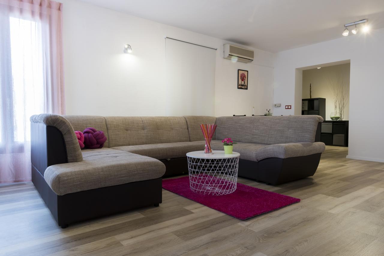 Apartment Blazenka Pula Bagian luar foto